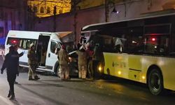 Beşiktaş'ta İETT otobüsü ile servis minibüsü çarpıştı