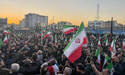 Hamaney'in ölümü sonrası İran sokakları karıştı