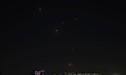 İran bölge ülkelerine gece saatlerinde de saldırılar düzenledi