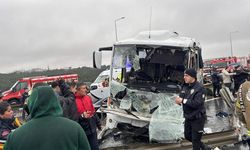 Polis servisi kaza yaptı: Çok sayıda yaralı var