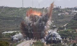 İşgalci İsrail, Lübnan'daki Kasımiye Köprüsü'nü bombaladı