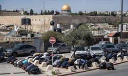 Mescid-i Aksa'da cuma namazı sadece vakıf yetkililerince kılındı