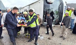 Konya'da devrilen yolcu otobüsündeki 14 kişi yaralandı