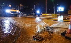 Şanlıurfa'da selde mahsur kalan 10 kişilik aile kurtarıldı