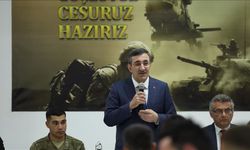 Kıbrıs'ta manidar tablo! Cevdet Yılmaz Mehmetçikle bir arada