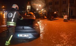 Manisa'yı sağanak yağış vurdu