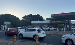 Güney Afrika'da akaryakıt kuyruğu