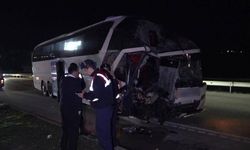 Yolcu otobüsü ile tır çarpıştı: 11 yaralı