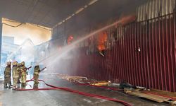 İzmir'de sanayi sitesinde yangın
