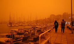 Girit Adası'nda gökyüzü kırmızıya büründü