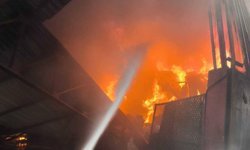 Geri dönüşüm fabrikasında yangın