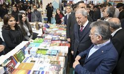 TBMM Milli Savunma Komisyonu Başkanı, Ankara Kitap Fuarı'nda okurlarla buluştu