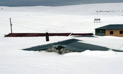 Ardahan'da yayla evleri kar altında kaldı