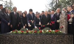 Devlet Bahçeli, Alparslan Türkeş'in kabrini ziyaret etti