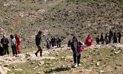 Filistinli öğrenciler sokakta ders görüyor!