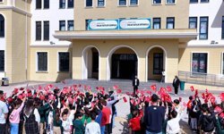 Deprem bölgesindeki okuldan 23 Nisan heyecanı