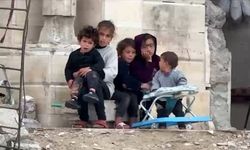 Gazze'de yıkılan camide hayat savaşı