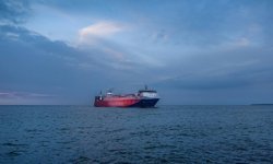 İlk yolcu gemisi Hürmüz Boğazı'ndan geçti