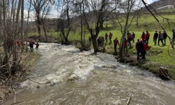 Dereye düşen 8 yaşındaki çocuk aranıyor