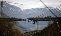 İsrail İran'da demir yolu köprüsüne saldırdı!