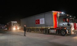 Türkiye'den İran'a 6 tırlık yardım