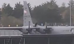 İrlanda’da ABD askeri uçağına baltalı saldırı