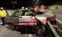 Kütahya'da bariyere çarpan otomobilin sürücüsü ağır yaralandı