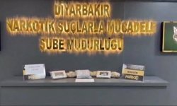 Araçta gizli bölmelerden uyuşturucu çıktı