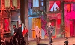 Sahne gerildi, gösteri yarıda kaldı: Müjdat Gezen hastanelik oldu