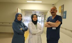 Anne, baba ve kızları aynı hastanede omuz omuza mesai yapıyor