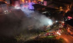 Arnavutköy'de fabrikada çıkan yangına itfaiye müdahale ediyor