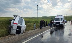 Diyarbakır'da devrilen minibüsteki 11 kişi yaralandı