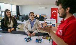Diyarbakır'da robotik kodlama atölyesiyle öğrenciler teknolojiye yönlendiriliyor