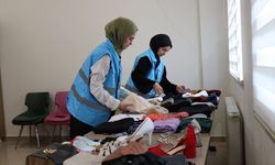 Gençler kullanmadıkları kıyafetleri 'dolaptan' arkadaşları için bağışlıyor