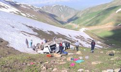 Hakkari'de şarampole devrilen minibüsteki 1 kişi öldü, 6 kişi yaralandı