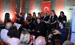 İtalya'da yabancılardan oluşan koro Türk Halk Müziği konseri verdi