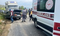 Manisa'da kamyonla çarpışan otomobildeki 1 kişi öldü, 1 kişi yaralandı