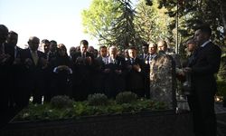 MHP Genel Başkanı Bahçeli, Alparslan Türkeş'in kabrini ziyaret etti
