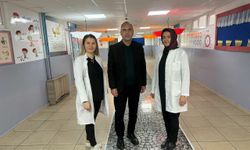 Öğretmenlerin 'kitap okuyun' demeden başlattığı deney okul koridorunu okuma alanına çevirdi