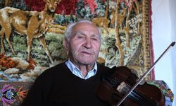 Ömrünü adadığı kemanını 73 yıldır elinden düşürmüyor