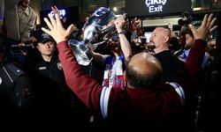Trabzonspor taraftarları kupa şampiyonu takımlarını coşkuyla karşıladı