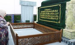 Emine Erdoğan, Hoca Ahmet Yesevi Türbesi'ni ziyaret etti