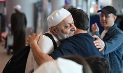 Yurda dönen hacılar yakınları tarafından karşılandı