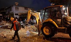 Hatay'da sağanak sele dönüştü: Köprü çöktü, göçük meydana geldi