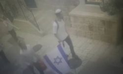 Siyonistler Meryem Ana heykeline tükürdü