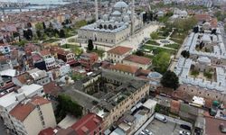 Avlusunda Tasavvuf Ve Sanat Konuşulan Han