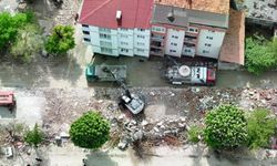 Selde kepçesiyle 30’dan fazla kişiyi kurtardı
