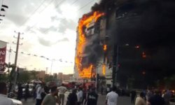 Tahran'da alışveriş merkezinde yangın
