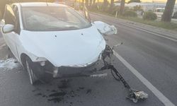 Mersin'de refüje çarpan otomobildeki 3 kişi yaralandı