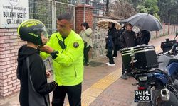 Bahçelievler Belediyesi, LGS sınavına giren öğrencileri okullarına yetiştirdi